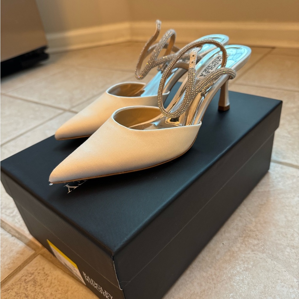 Badgley Mischka White Pointed-Toe Heels
